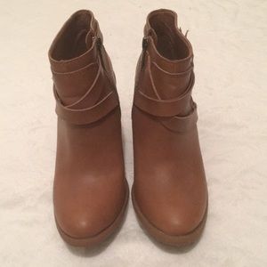 Lucky brand boots, size 5, tan leather